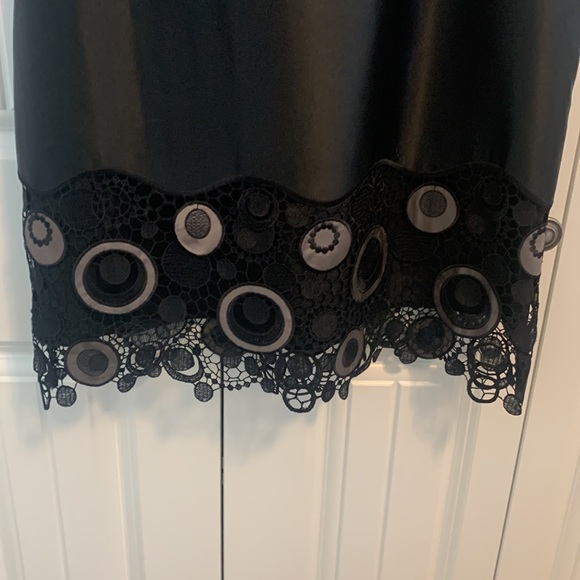 Lovely satin back dress with scalloped grey/taupe scallop detail. NWT - Picture 2 of 3